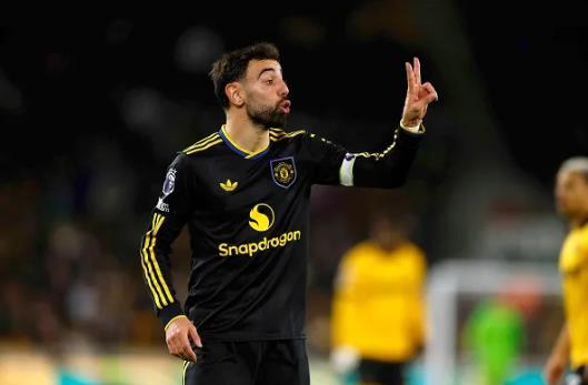 Bruno Fernandes lập cú đúp trước Wolves. Bruno Fernandes lap cu dup truoc Wolves.