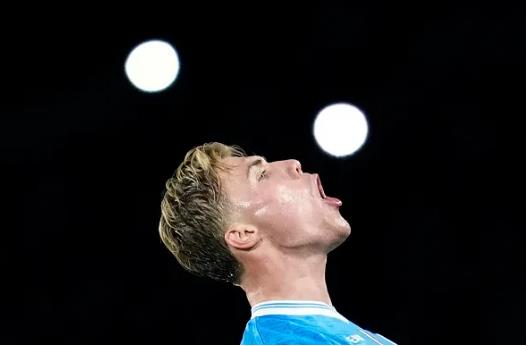 Rasmus Hojlund bóng gió chuyện không trở lại MU. Rasmus Hojlund bong gio chuyen khong tro lai MU.