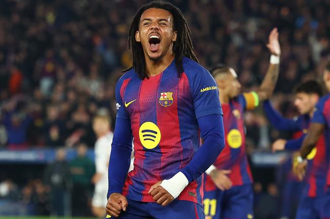 Jules Kounde đi vào lịch sử Barca sau cú đúp trước Frankfurt. Jules Kounde di vao lich su Barca sau cu dup truoc Frankfurt.