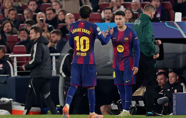 Hansi Flick không khó chịu trước thái độ vùng vằng của Yamal 1 Hansi Flick không khó chịu trước thái độ vùng vằng của Yamal 1