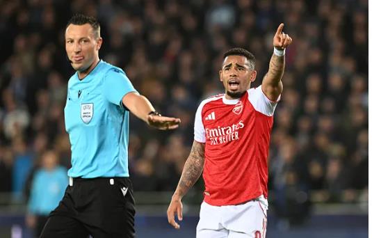 Gabriel Jesus trở lại thi đấu sau chấn thương. Gabriel Jesus tro lai thi dau sau chan thuong.