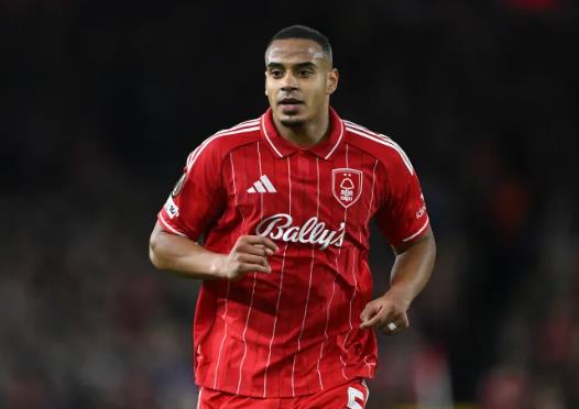 Murillo đang được nhiều đội bóng lớn quan tâm. Murillo dang duoc nhieu doi bong lon quan tam.