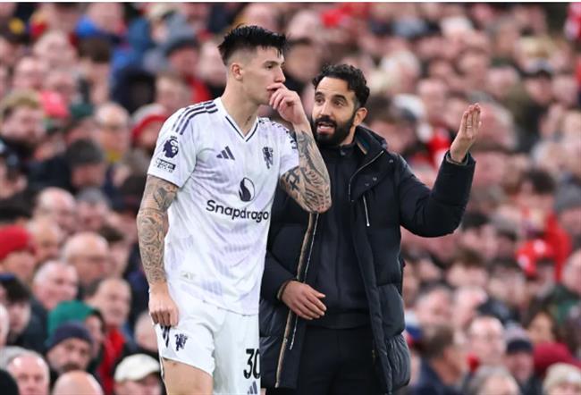 Ruben Amorim tiết lộ Benjamin Sesko bị ngộ độc thực phẩm. Ruben Amorim tiet lo Benjamin Sesko bi ngo doc thuc pham.