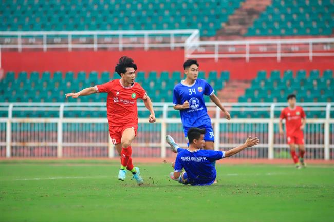 Công Phượng ghi bàn trong ngày tái xuất sân cỏ