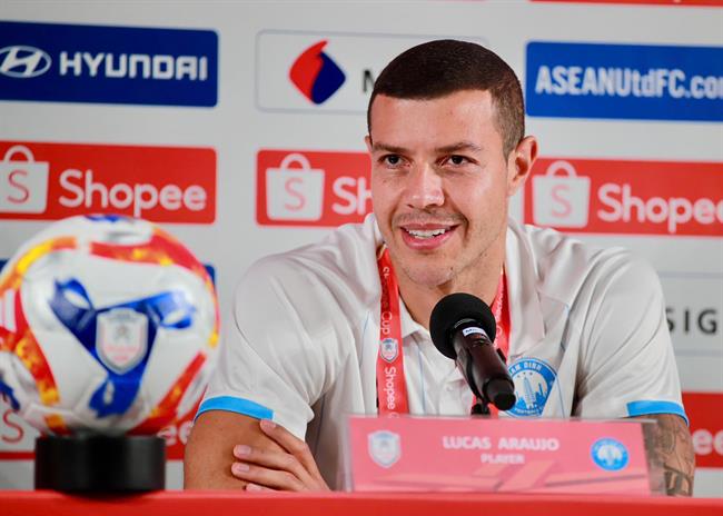 Ngoại binh Nam Định ủng hộ U22 Việt Nam trước chung kết SEA Games