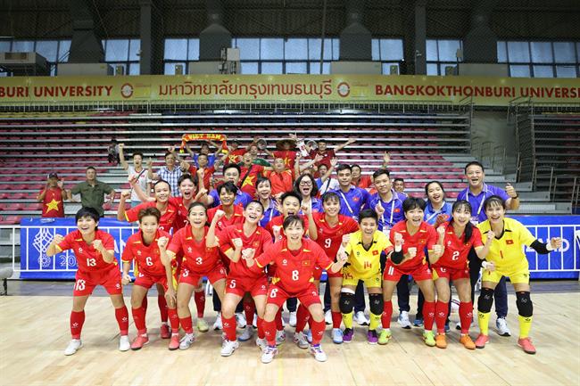 HLV Nguyễn Đình Hoàng lên tiếng sau thắng lợi vất vả của futsal nữ Việt Nam