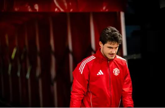 Huyền thoại Liverpool không đánh giá cao Senne Lammens