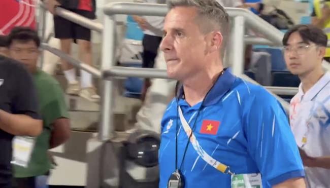 Trợ lý ĐT nữ Việt Nam phẫn nộ tìm giám sát AFC sau trận chung kết