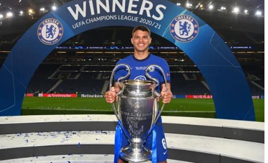 Thiago Silva vô địch Champions League cùng Chelsea năm 2021. Thiago Silva vo dich Champions League cung Chelsea nam 2021.