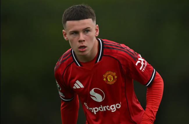 Cậu cả nhà Rooney ghi bàn đầu tiên cho đội U18 MU