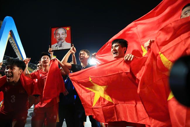 Chuyến tàu lượn cảm xúc của U22 Việt Nam trong đêm Bangkok huyền ảo