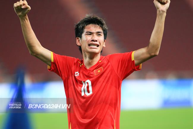 Văn Thuận sắm vai người hùng cho U23 Việt Nam