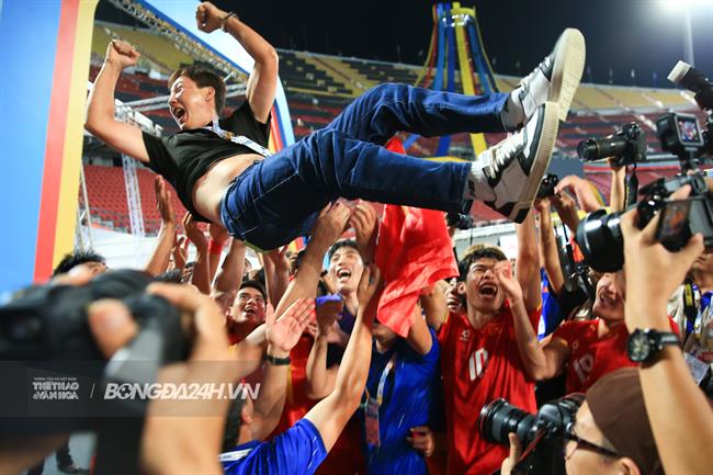 Báo Hàn Quốc ca ngợi "phép màu" của HLV Kim Sang Sik tại SEA Games 33