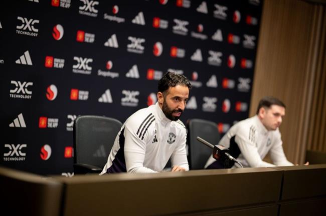 Đăng bài trên MXH, 2 sao trẻ MU bị Ruben Amorim chi trích