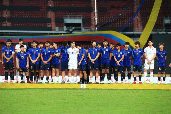 Nhìn lại cú "ăn bốn" khó quên của bóng đá Thái Lan