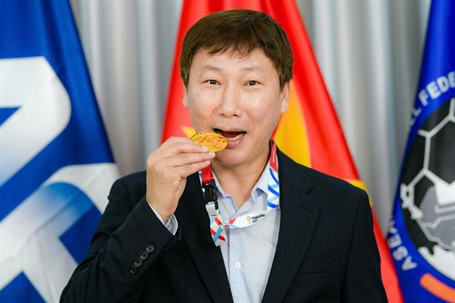 Tấm HCV đặc biệt trị giá hơn nửa tỷ đồng của HLV Kim Sang Sik