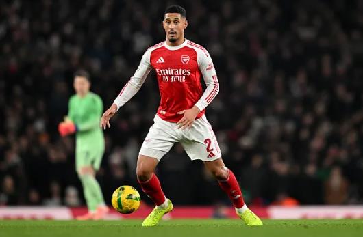 William Saliba được khen ngợi sau khi Arsenal vào bán kết cúp Liên đoàn Anh