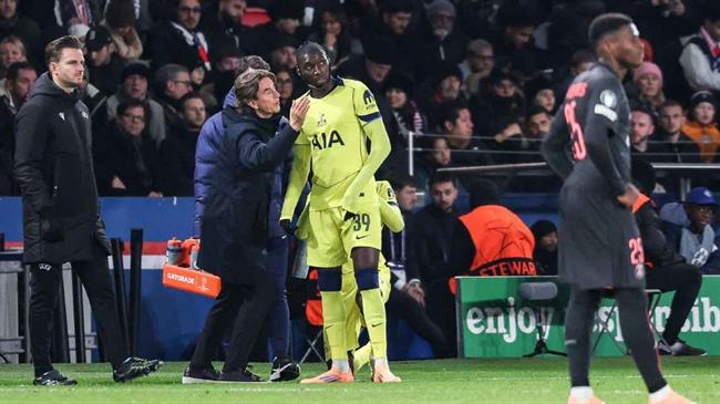 Kolo Muani bảo vệ HLV Thomas Frank giữa sóng gió tại Tottenham