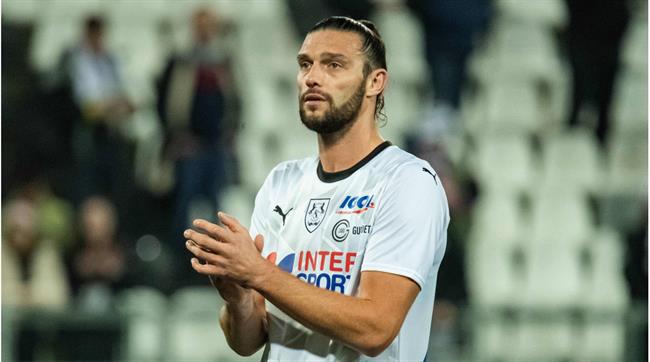 Cựu sao Liverpool vướng vòng lao lý vì vi phạm lệnh cấm tiếp cận 1