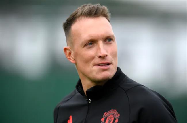 Phil Jones chỉ ra cái tên khiến anh gặp nhiều khó khăn nhất
