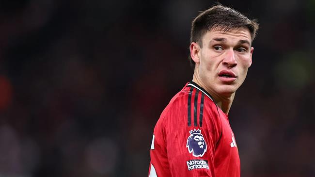 Hai đội bóng Premier League tranh giành tiền vệ Man United 1