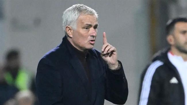 Jose Mourinho bóng gió khả năng rời Benfica vì bất mãn với trọng tài 1 Jose Mourinho bóng gió khả năng rời Benfica vì bất mãn với trọng tài 1
