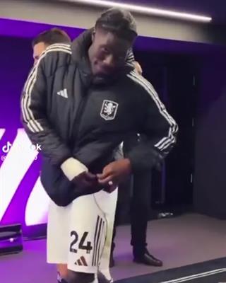 Gabriel Magalhaes chế giễu cầu thủ Aston Villa 2