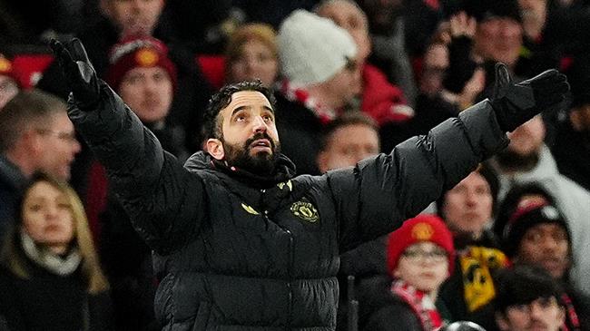 Carragher chê Amorim không đủ trình làm việc ở EPL 1