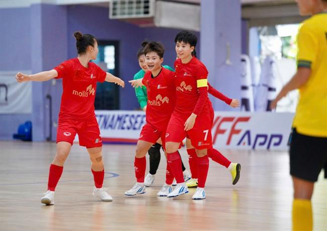 Tuyết Dung ghi dấu ấn đầu tiên ở sân futsal