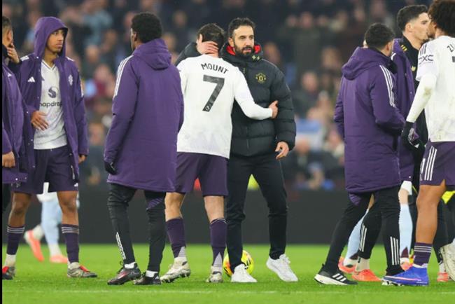 Mason Mount và Ruben Amorim trong một trận đấu của MU. Mason Mount va Ruben Amorim trong mot tran dau cua MU.