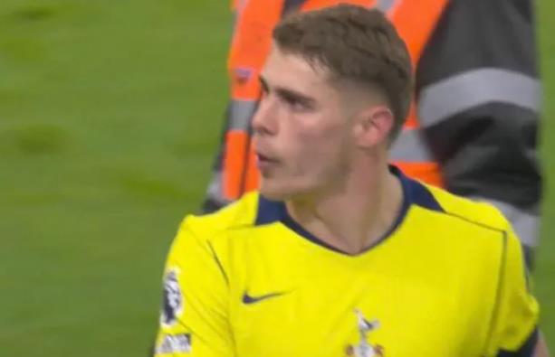 Micky van de Ven va Joao Palhinha doi dau voi NHM Tottenham