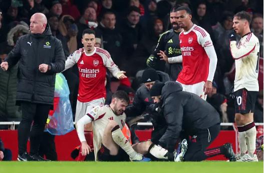 Roy Keane chỉ trích hành động của Gabriel Martinelli