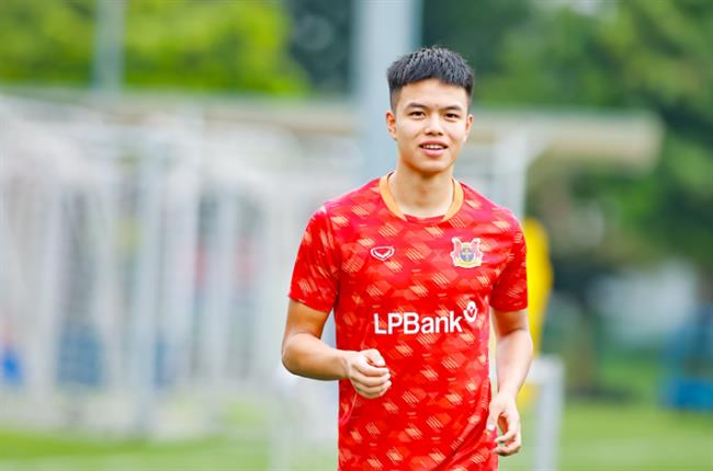 Trần Thành Trung lập công trong chiến thắng của Ninh Bình FC trước đội Singapore