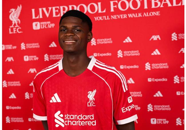 Liverpool ra mắt tân binh Ndiaye