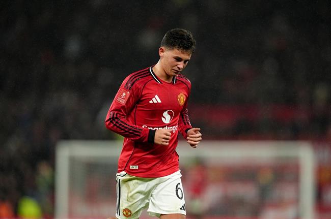 Fletcher chỉ trích trọng tài sau thẻ đỏ của sao trẻ Shea Lacey