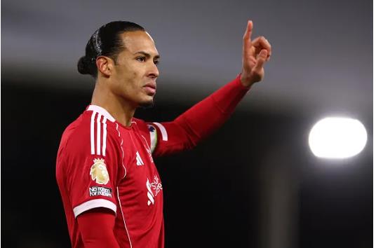 Van Dijk thừa nhận mùa giải của Liverpool là không thể chấp nhận