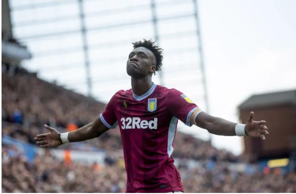 Tammy Abraham sắp trở lại Ngoại hạng Anh