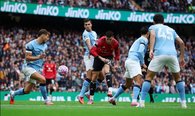 Huyền thoại Arsenal dự đoán kết quả trận MU vs Man City