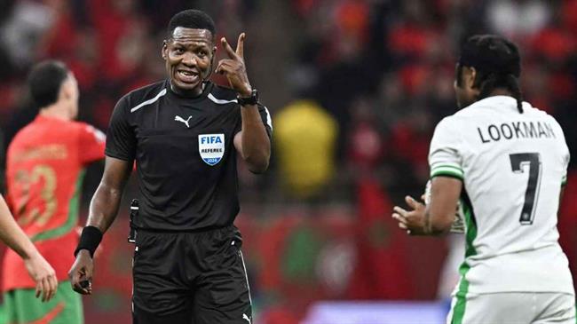 Osimhen chỉ trích trọng tài khi Nigeria dừng bước ở bán kết AFCON