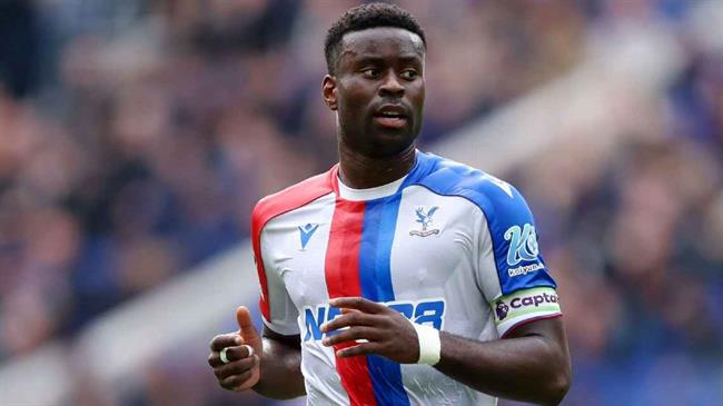 Chuyến bay của Marc Guehi gặp trục trặc khi tới Manchester 1