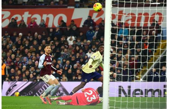 Aston Villa bị chỉ trích dữ dội sau thất bại trước Everton