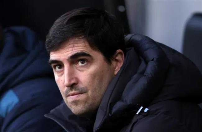 Andoni Iraola có câu trả lời cho MU và Tottenham