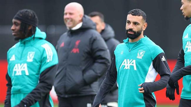 Arne Slot chào đón Mohamed Salah trở lại Liverpool