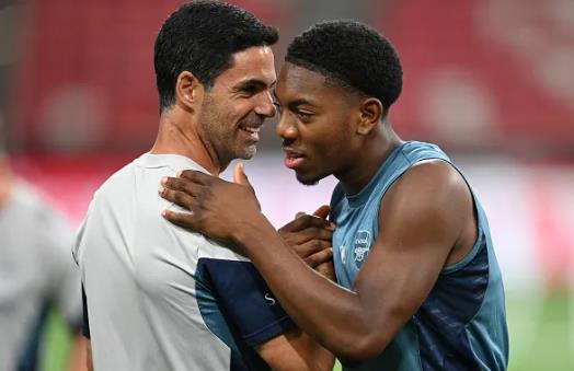 Huyền thoại Arsenal khuyên Mikel Arteta bán Myles Lewis-Skelly