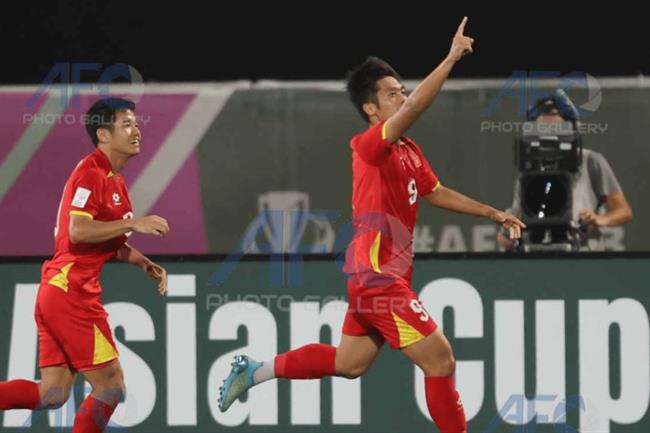 Màn ăn mừng đáng chú ý của Quốc Việt