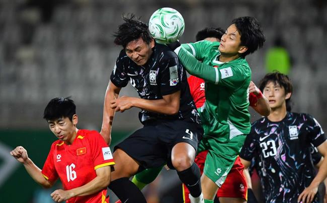 Thủ môn U23 Việt Nam xin bắt dù được HLV khuyên nghỉ ngơi