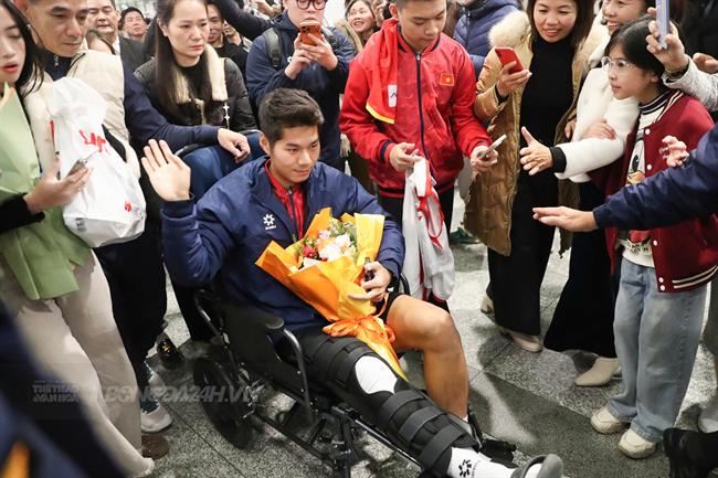 Lý do trung vệ Hiểu Minh xuất hiện, không vội phẫu thuật