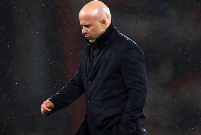 Arne Slot sợ bị sa thải nếu Liverpool mất vé dự Champions League 1