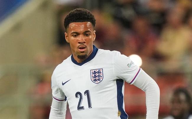 Tiểu sử tiền vệ tấn công Ethan Nwaneri