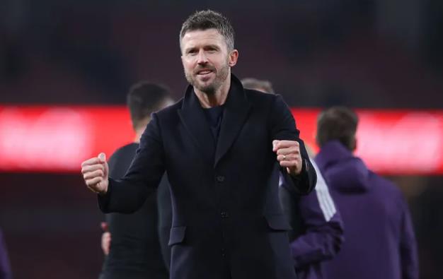 Roy Keane chỉ ra 3 lựa chọn tốt hơn Michael Carrick ở MU